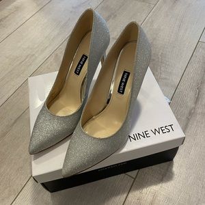 Perfect holiday shows ! Nine West size 8 silver sparkling heels! One worn once !